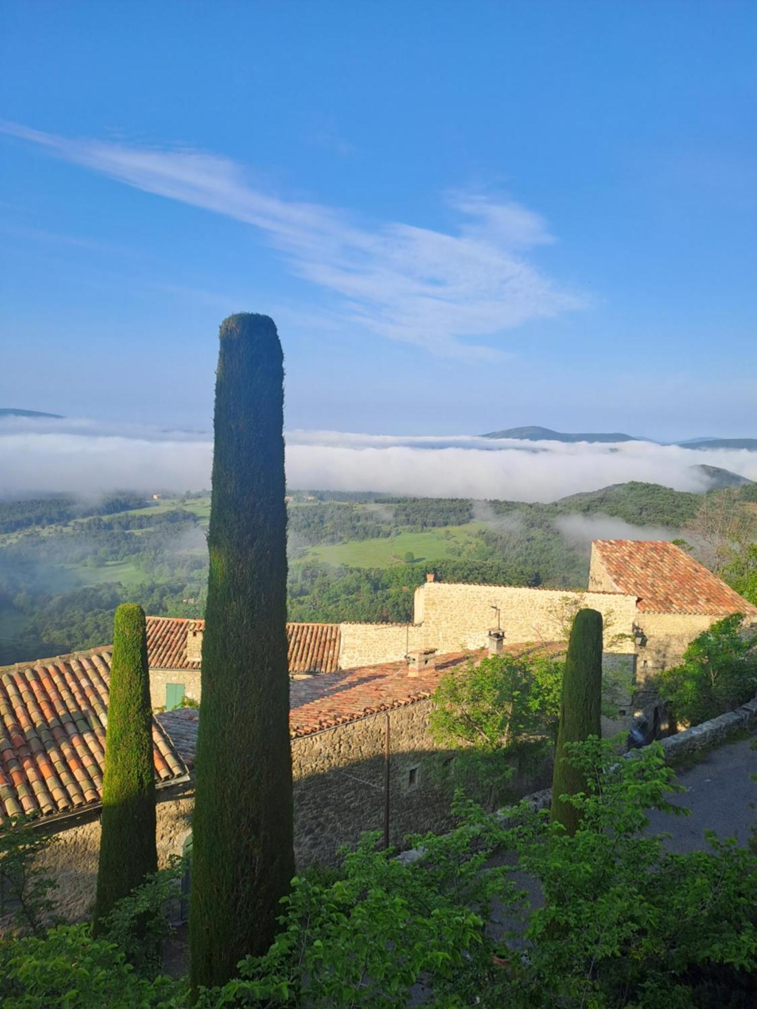 Les Roses Tremieres Bed & Breakfast Bargeme ภายนอก รูปภาพ