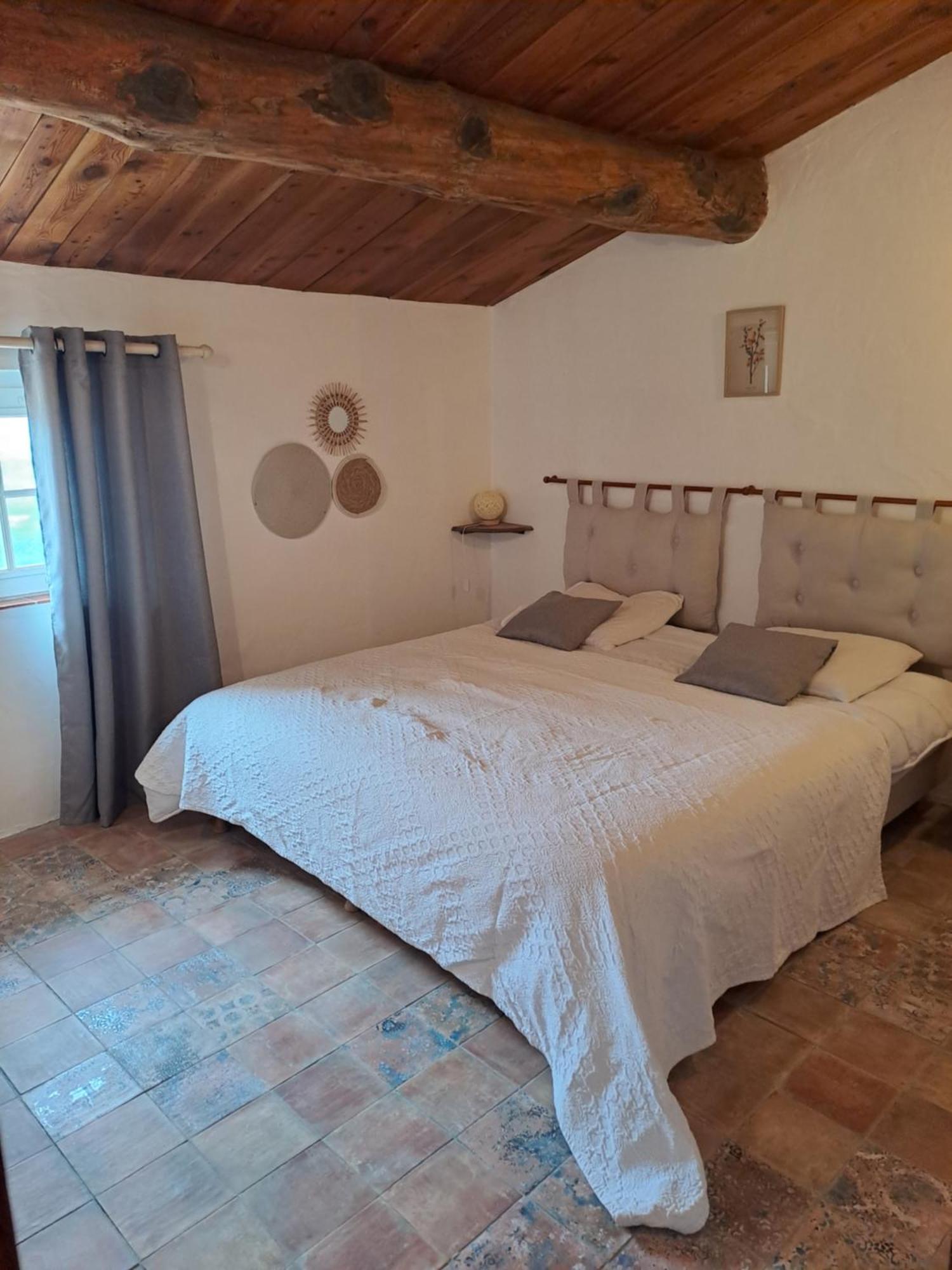 Les Roses Tremieres Bed & Breakfast Bargeme ภายนอก รูปภาพ