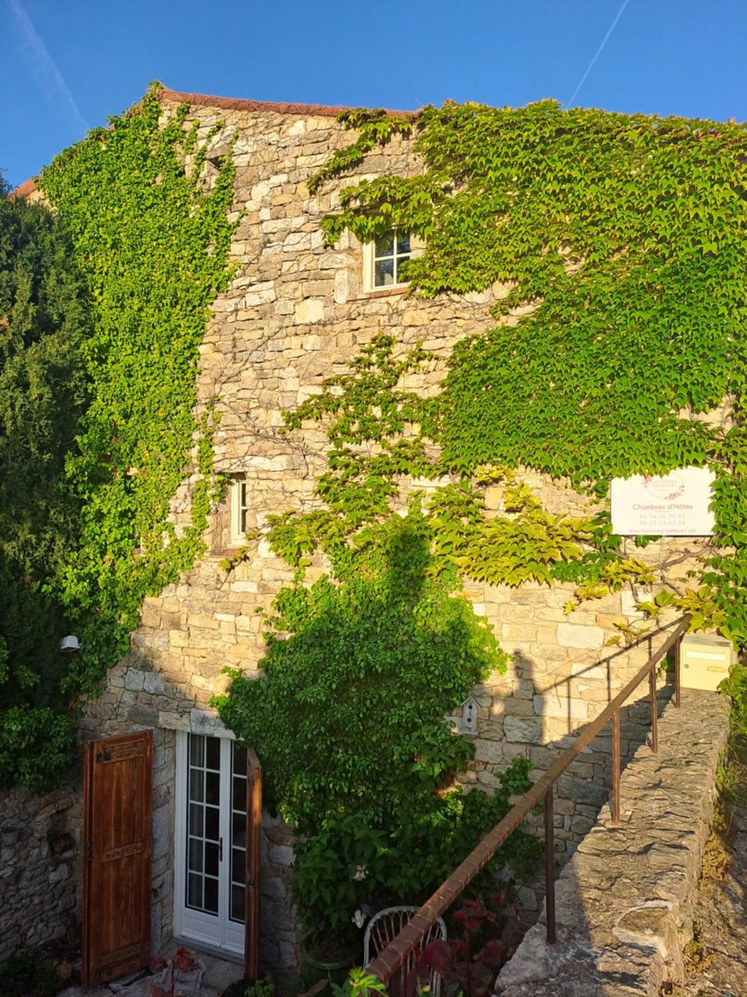 Les Roses Tremieres Bed & Breakfast Bargeme ภายนอก รูปภาพ