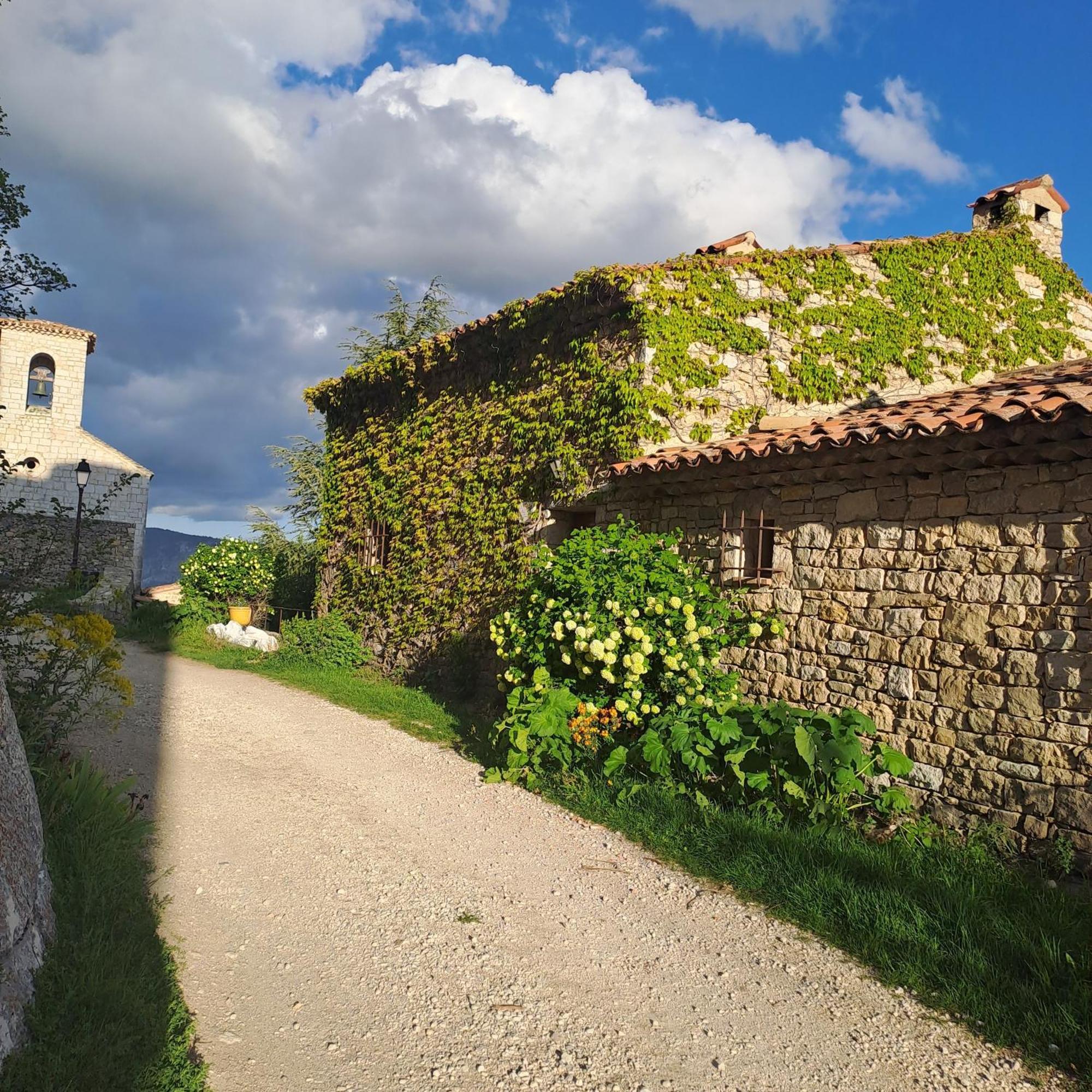 Les Roses Tremieres Bed & Breakfast Bargeme ภายนอก รูปภาพ
